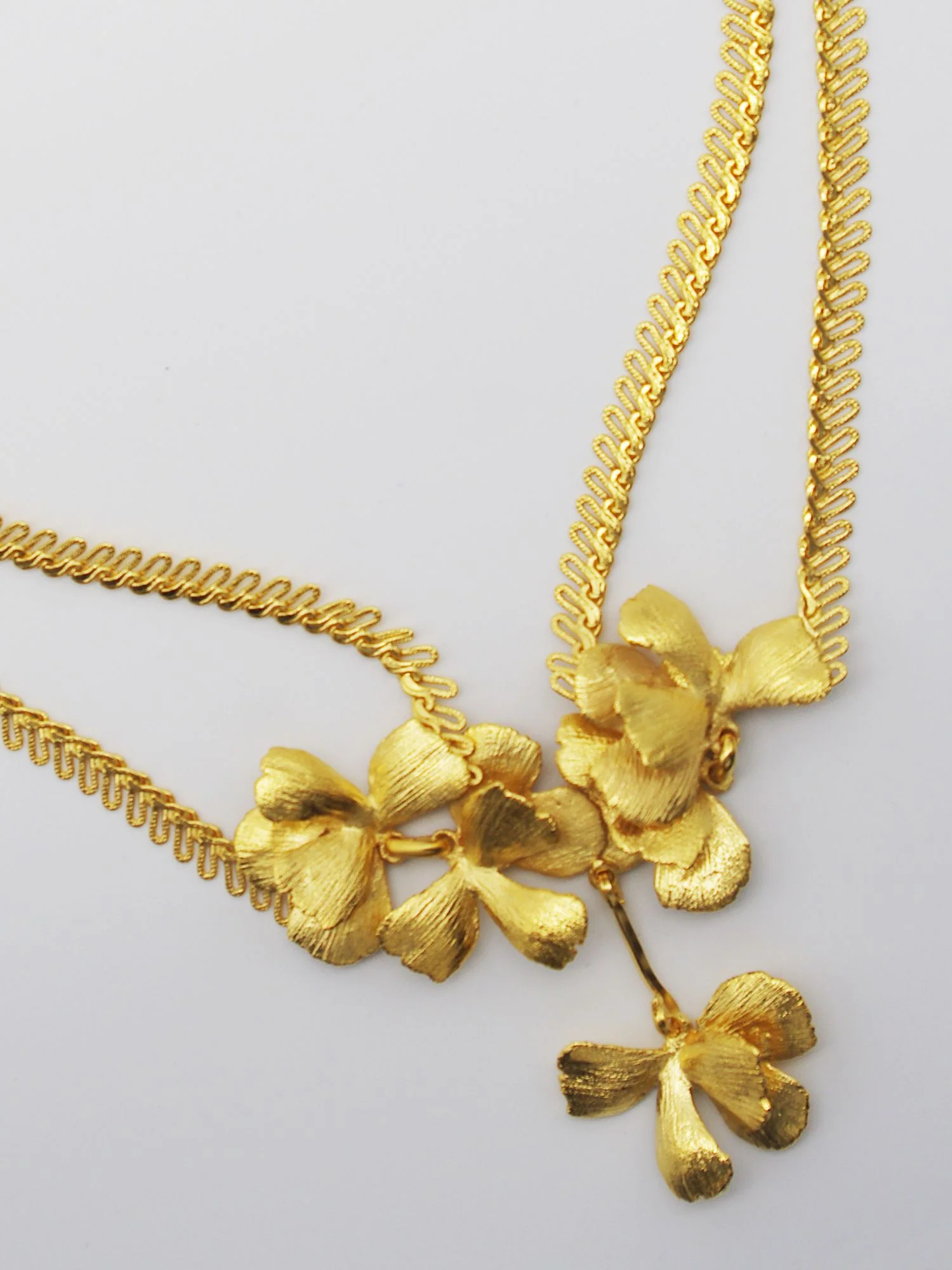 Collier fleurs Flora doré – Image 4