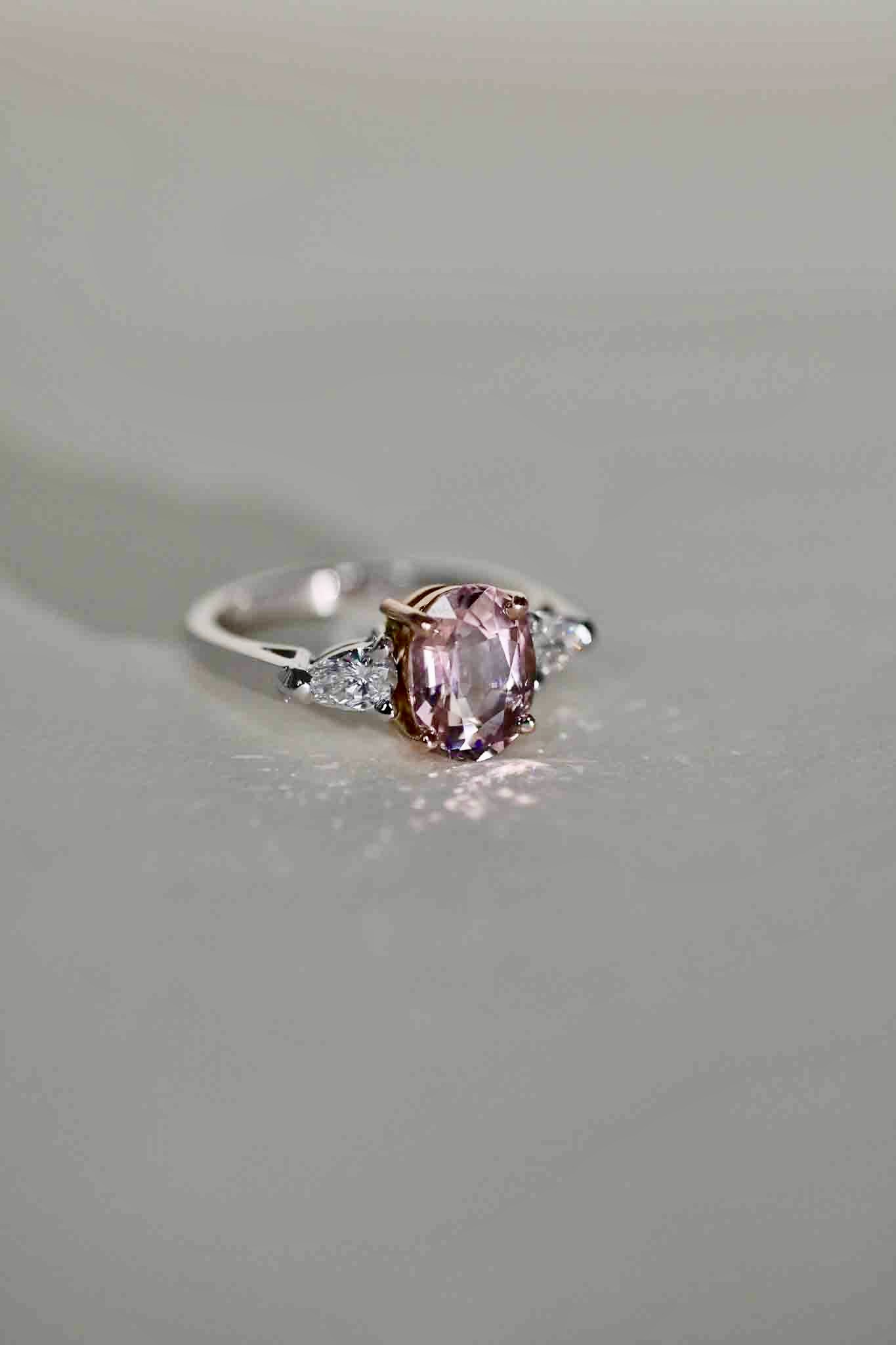 Bague or blanc et rose, tourmaline rose et diamants – Euclid