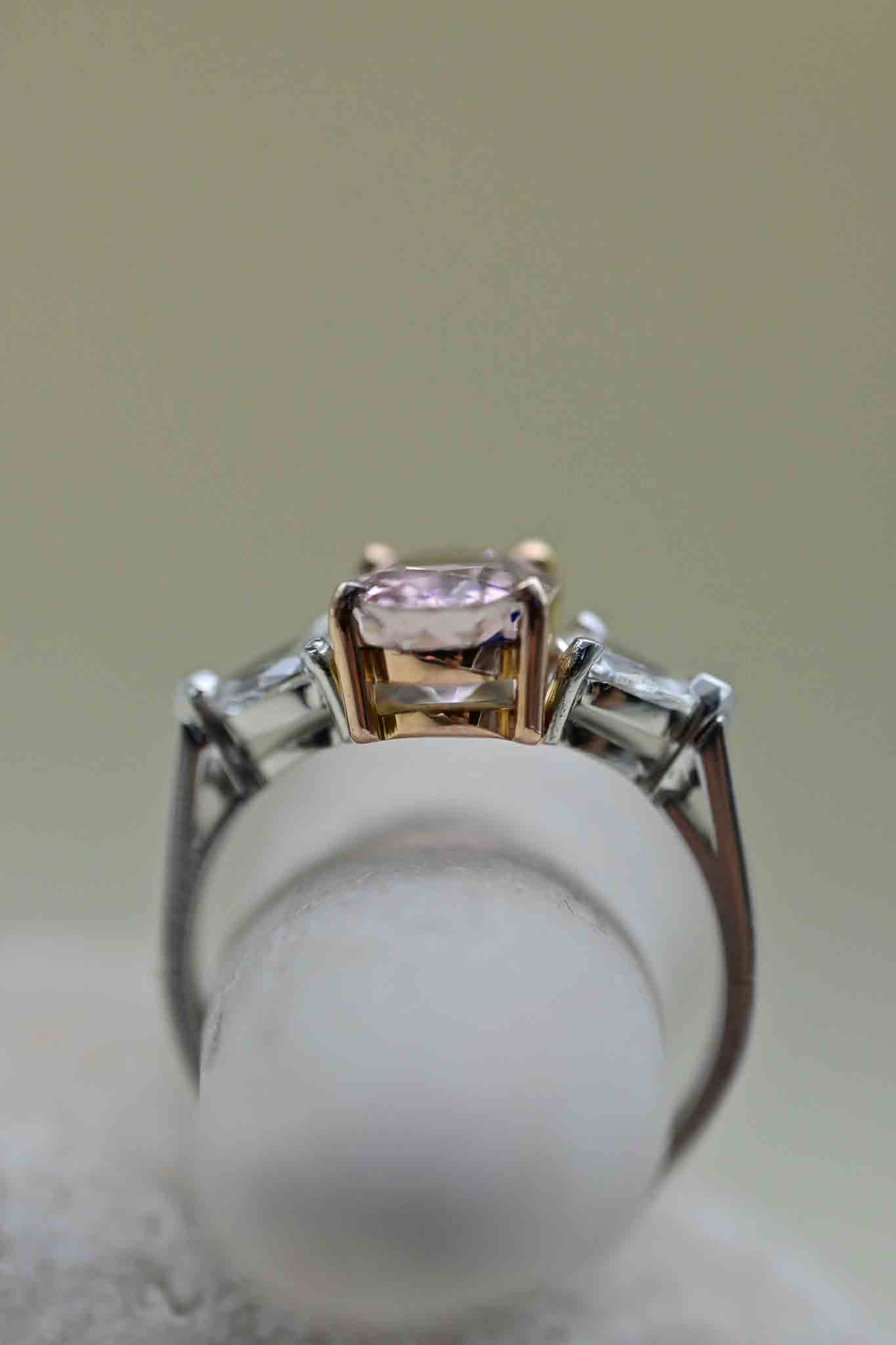 Bague or blanc et rose, tourmaline rose et diamants – Euclid – Image 2