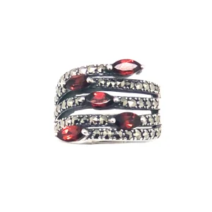 Bague art déco en argent, marcassites et grenats