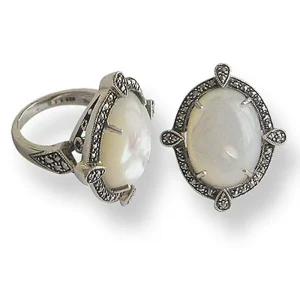 Grosse bague cabochon nacre, argent et marcassites art déco