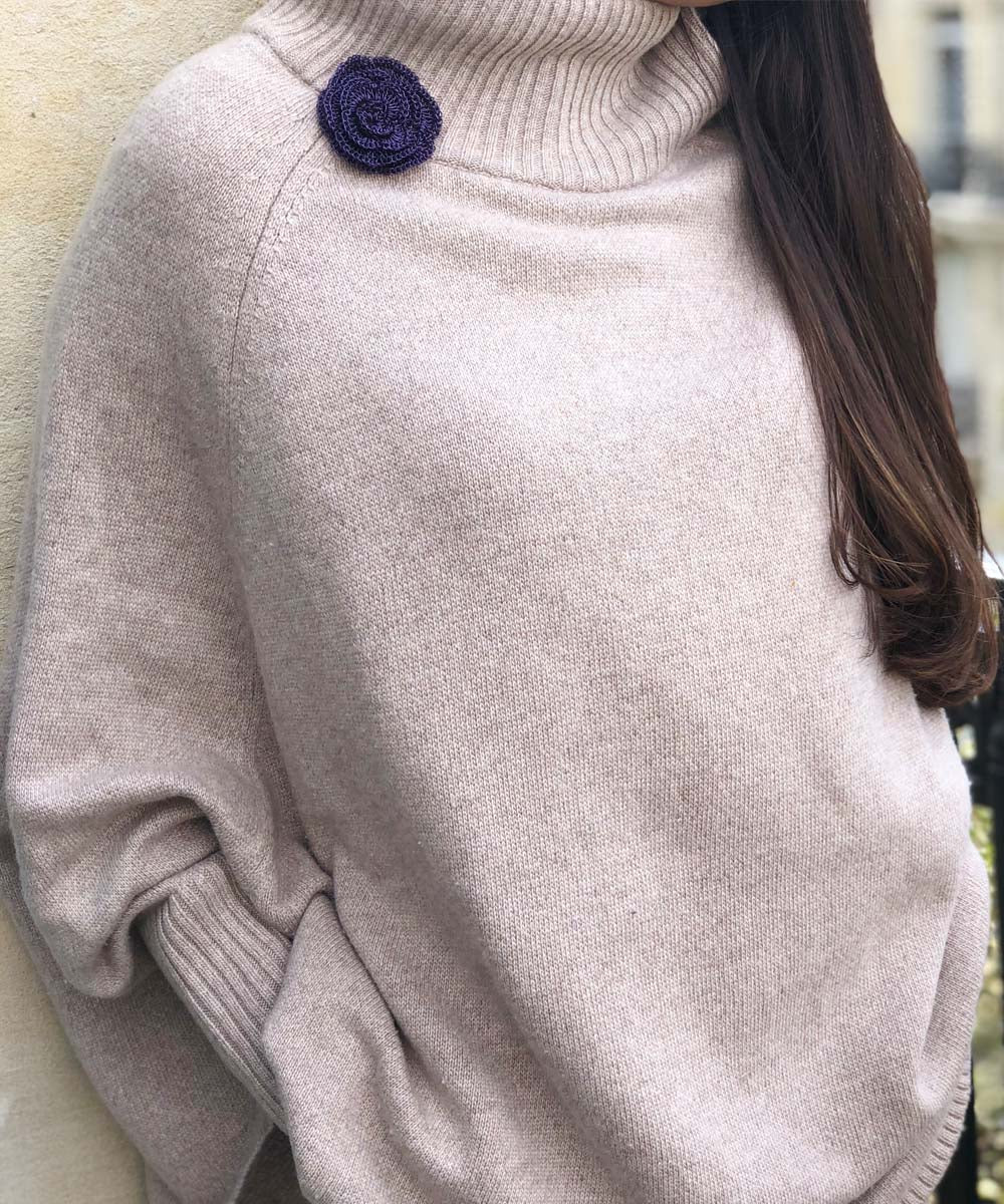 Broche Fleur crochetée - Marine - Betty Gabrielle – Image 2