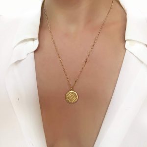 Collier cadeau femme – médaille tendance