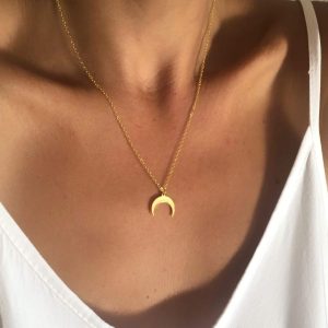 Collier en plaqué or avec pendentif corne lune