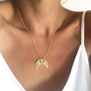 Collier en plaqué or avec pendentif croissant de lune