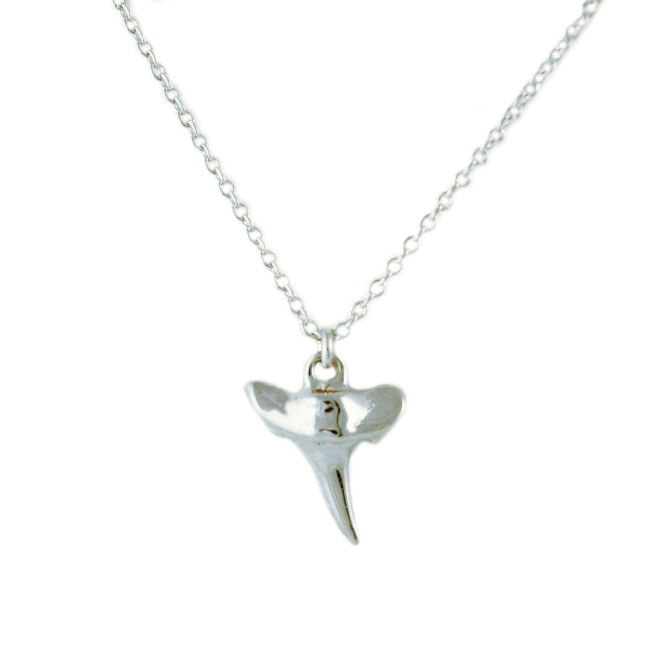 Collier fantaisie dent requin argent