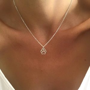 Collier pendentif patte de chien