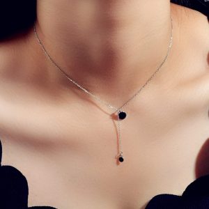 Collier ras de cou avec pendentif noir
