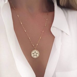 Collier tendance 2024 – Médaille étoile
