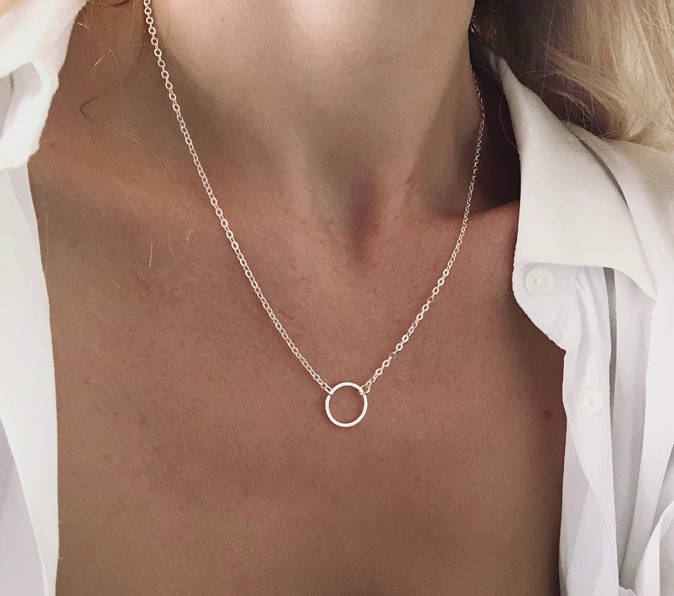 Collier tendance 2024 – cercle argent