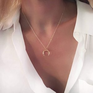 Collier tendance 2024- corne lune or