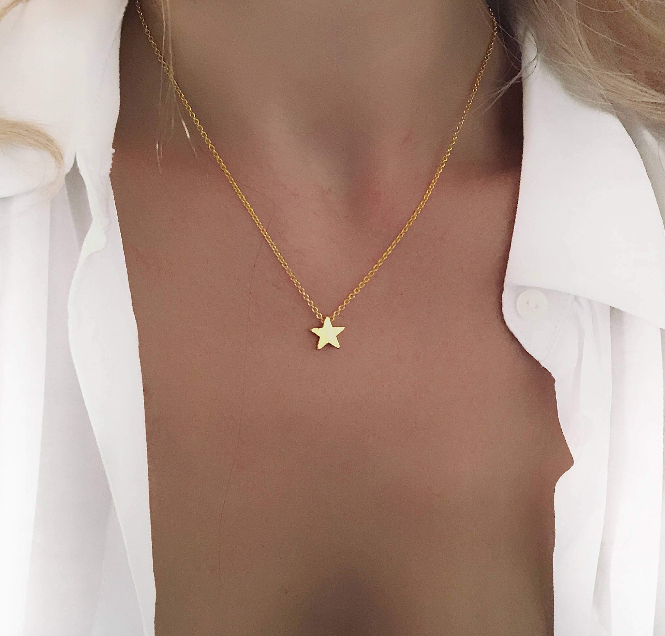 Collier tendance 2024 – étoile or