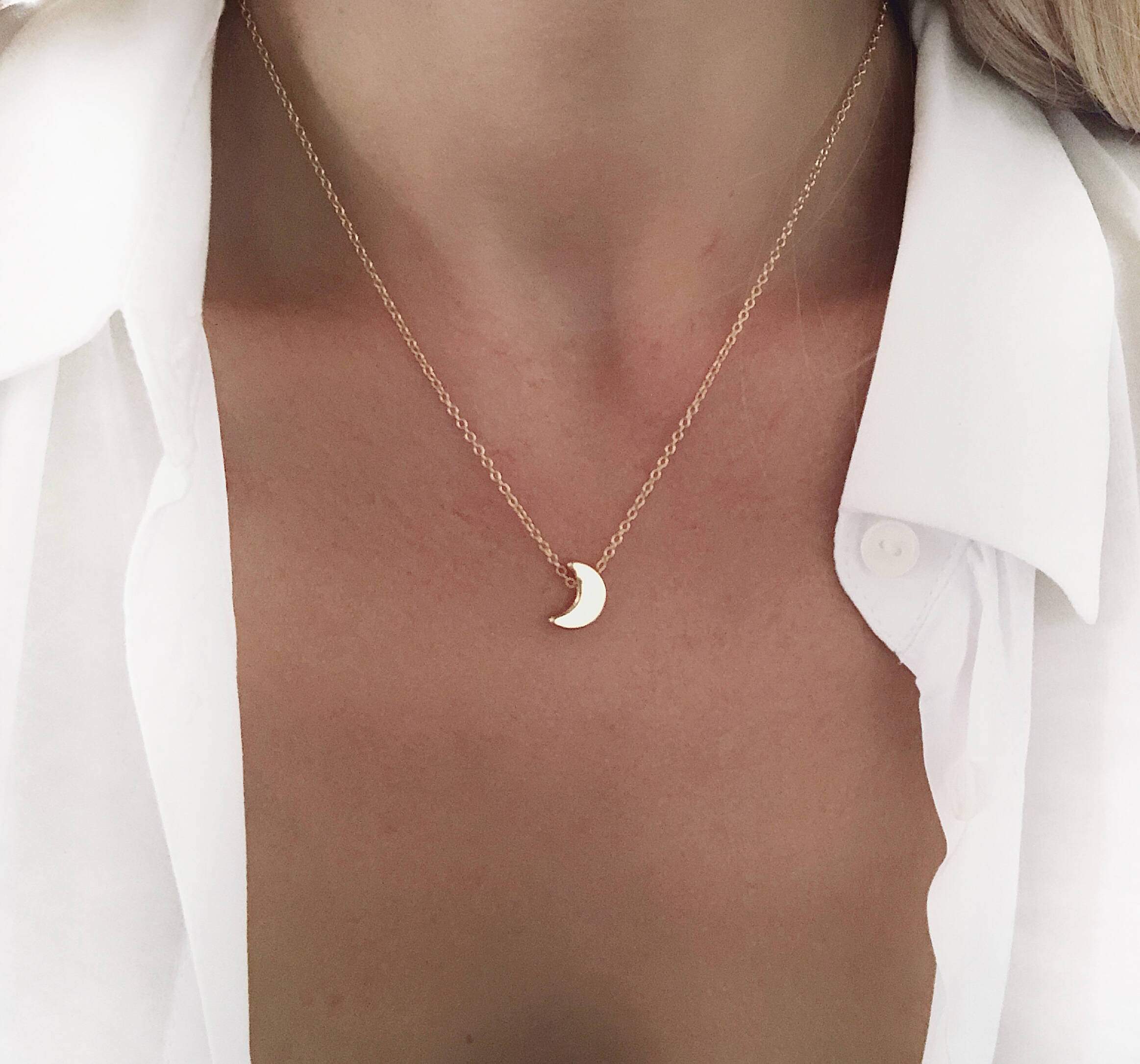 Collier tendance 2024 – lune or