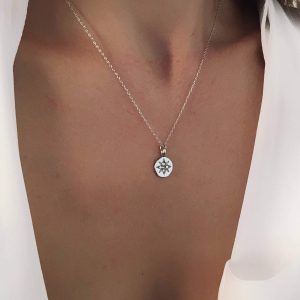 Collier tendance 2023 – pastille étoile strass argent