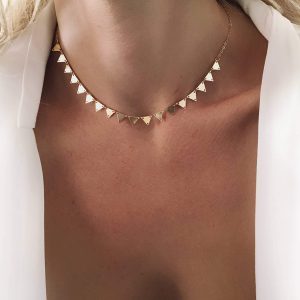 Collier tendance 2024 – ras de cou triangle or