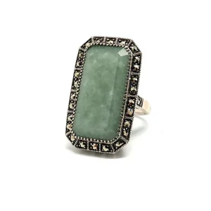 Bague jade art déco rectangulaire en argent et marcassites