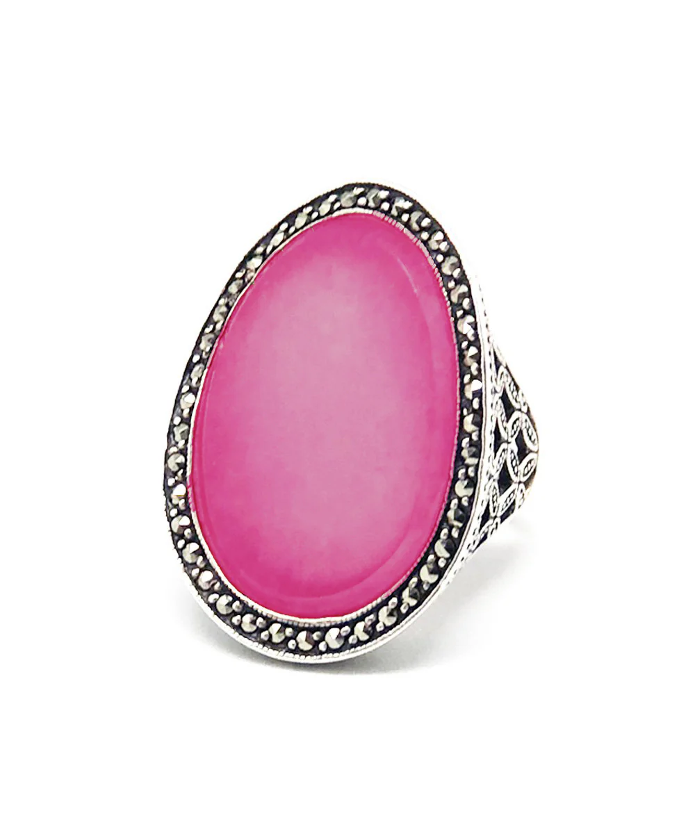 Grosse bague cabochon en jade rose foncé, argent et marcassites art déco