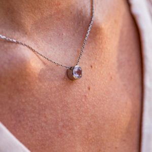 Collier or blanc quartz rose