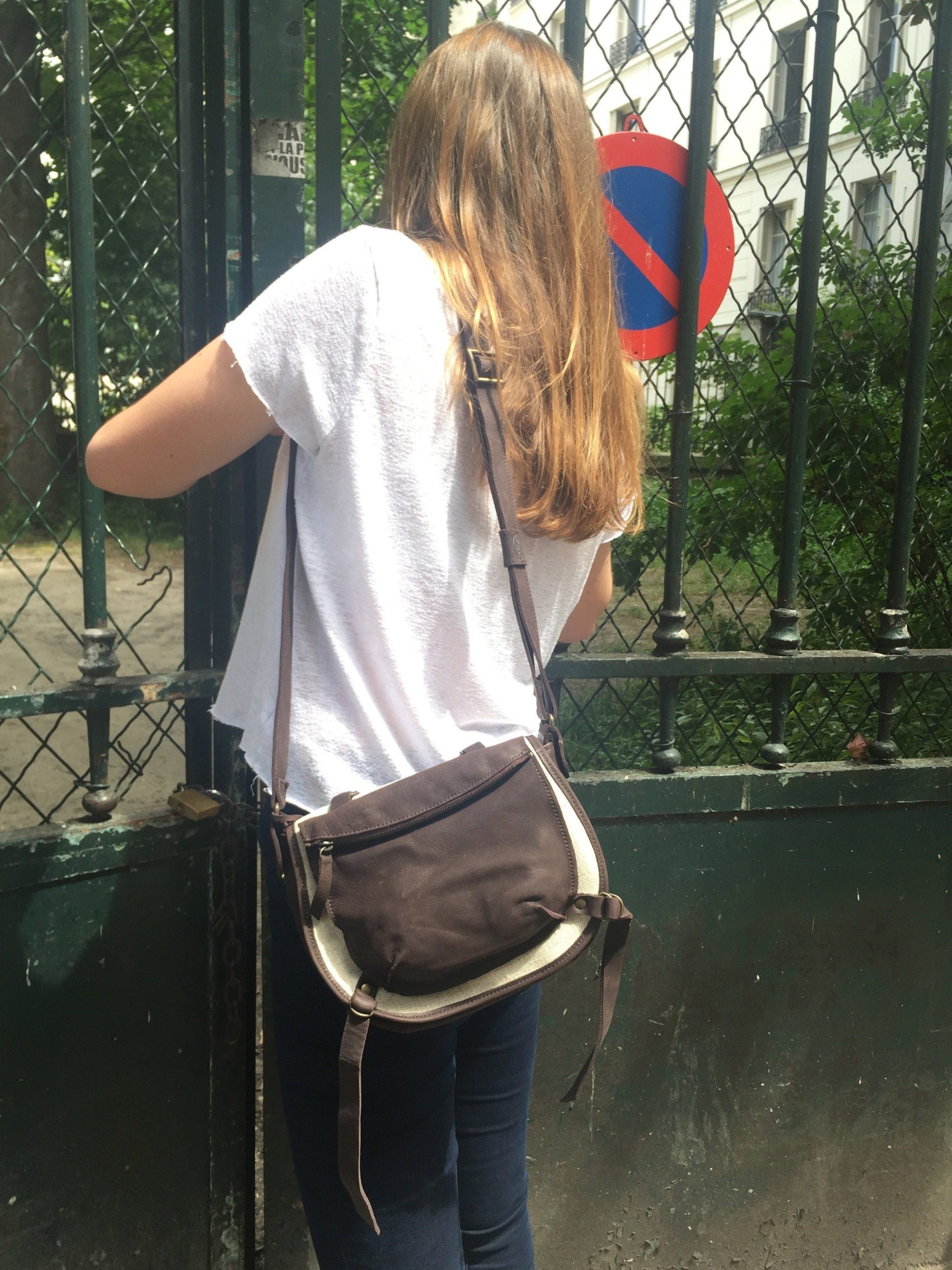 Sac besace en cuir marron - Pascale Risbourg – Image 2
