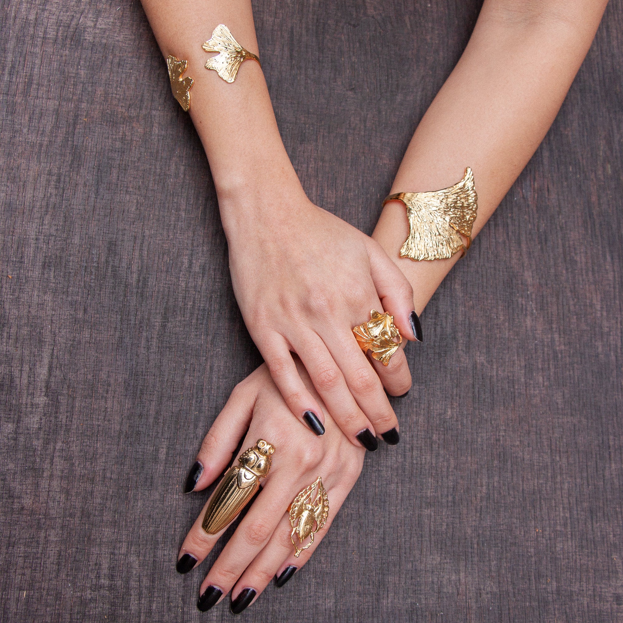 Bracelet Petite Feuille de Ginkgo Doré – Image 5