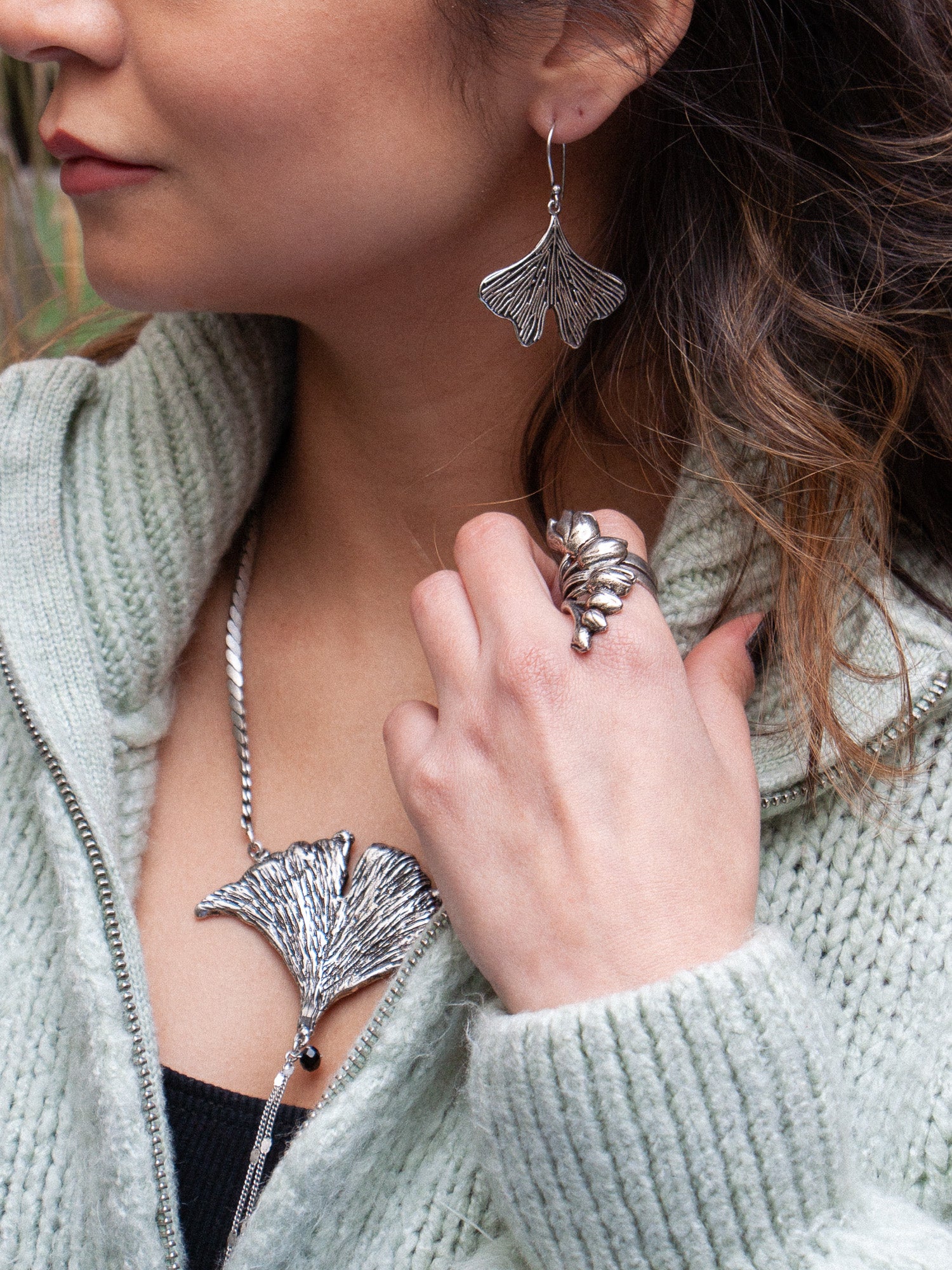 Boucles d'Oreilles Petite Feuille de Ginkgo – Image 2