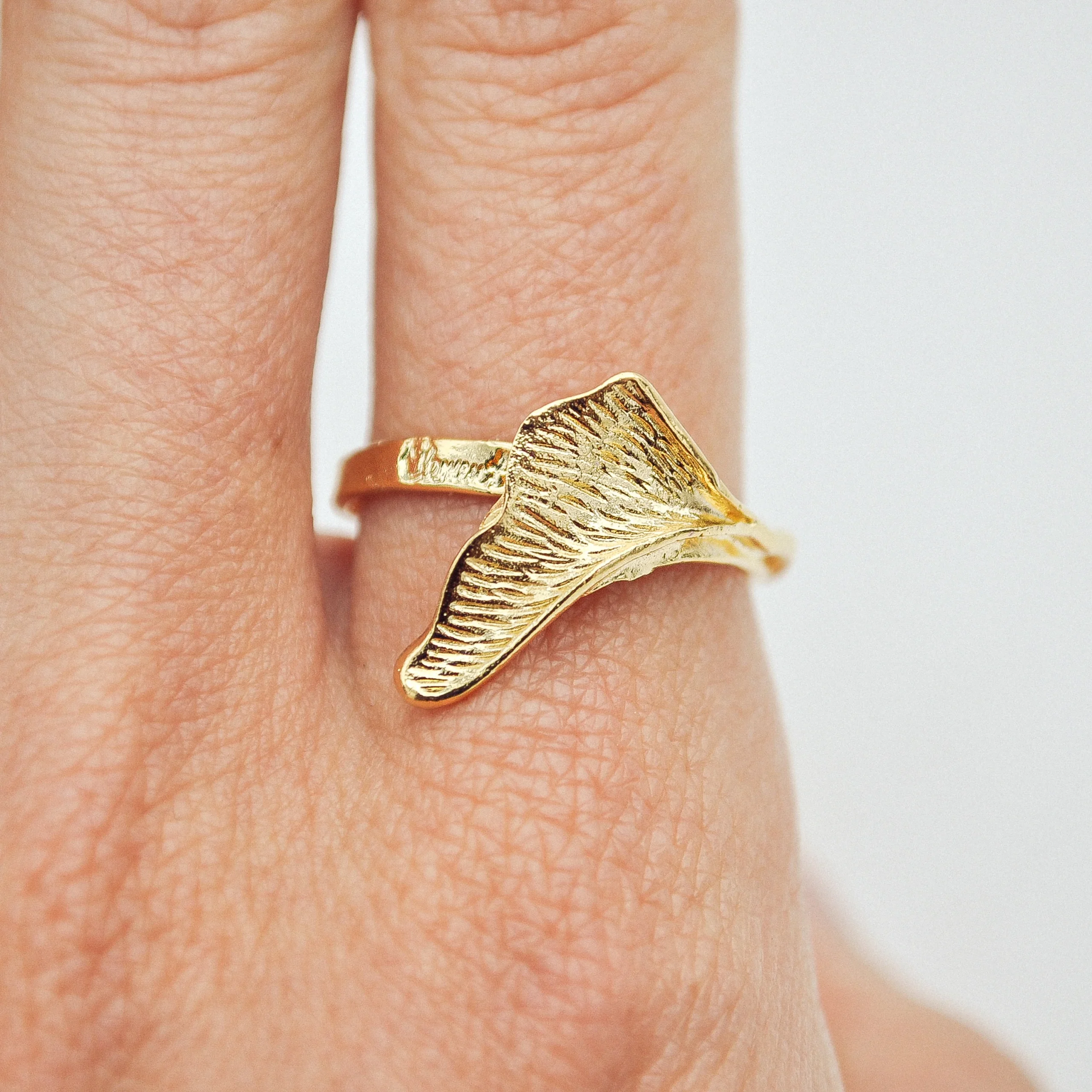 Bague Petit Ginkgo Dorée – Image 2