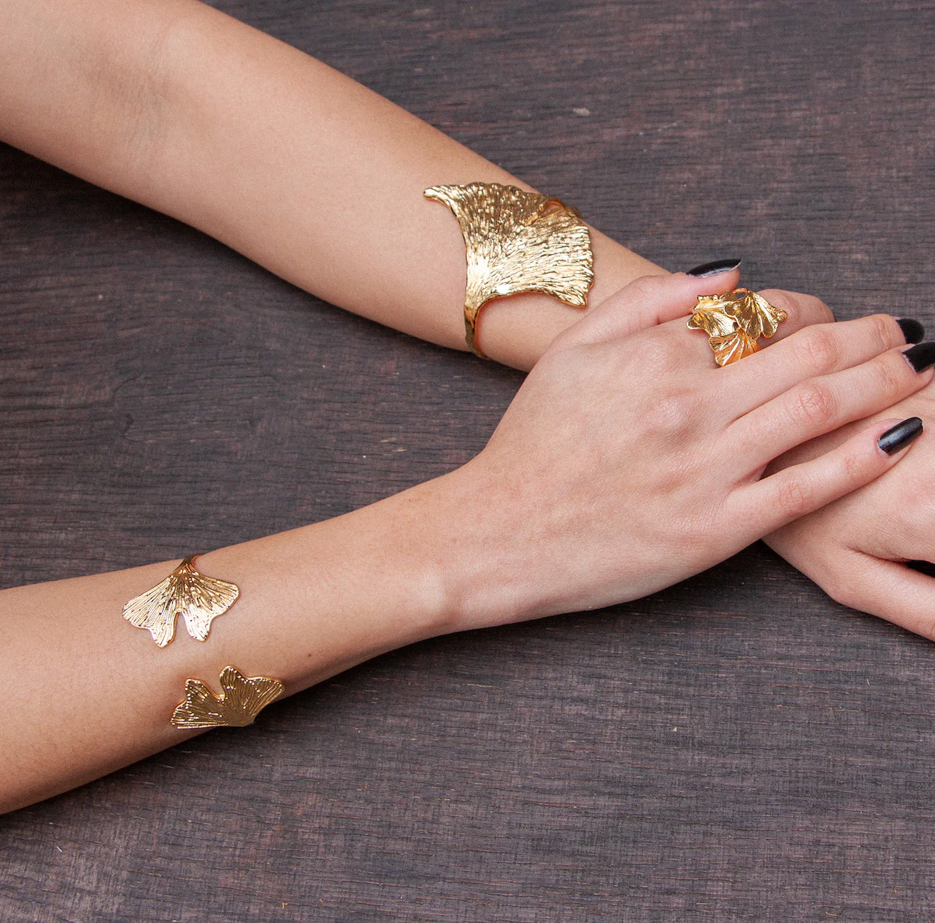 Bracelet Petite Feuille de Ginkgo Doré – Image 3