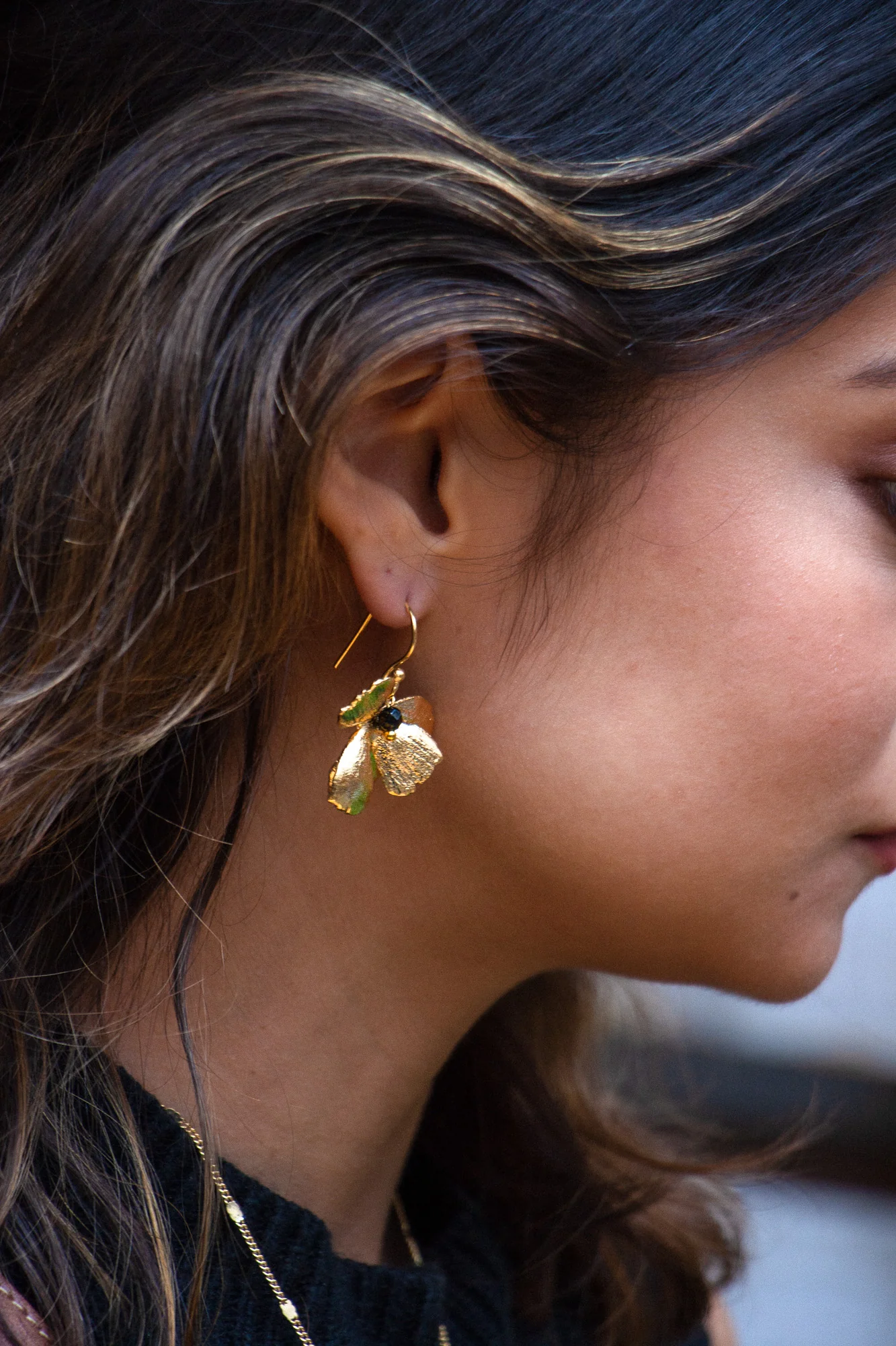 Boucles d'Oreilles Pansy Dorées – Image 6