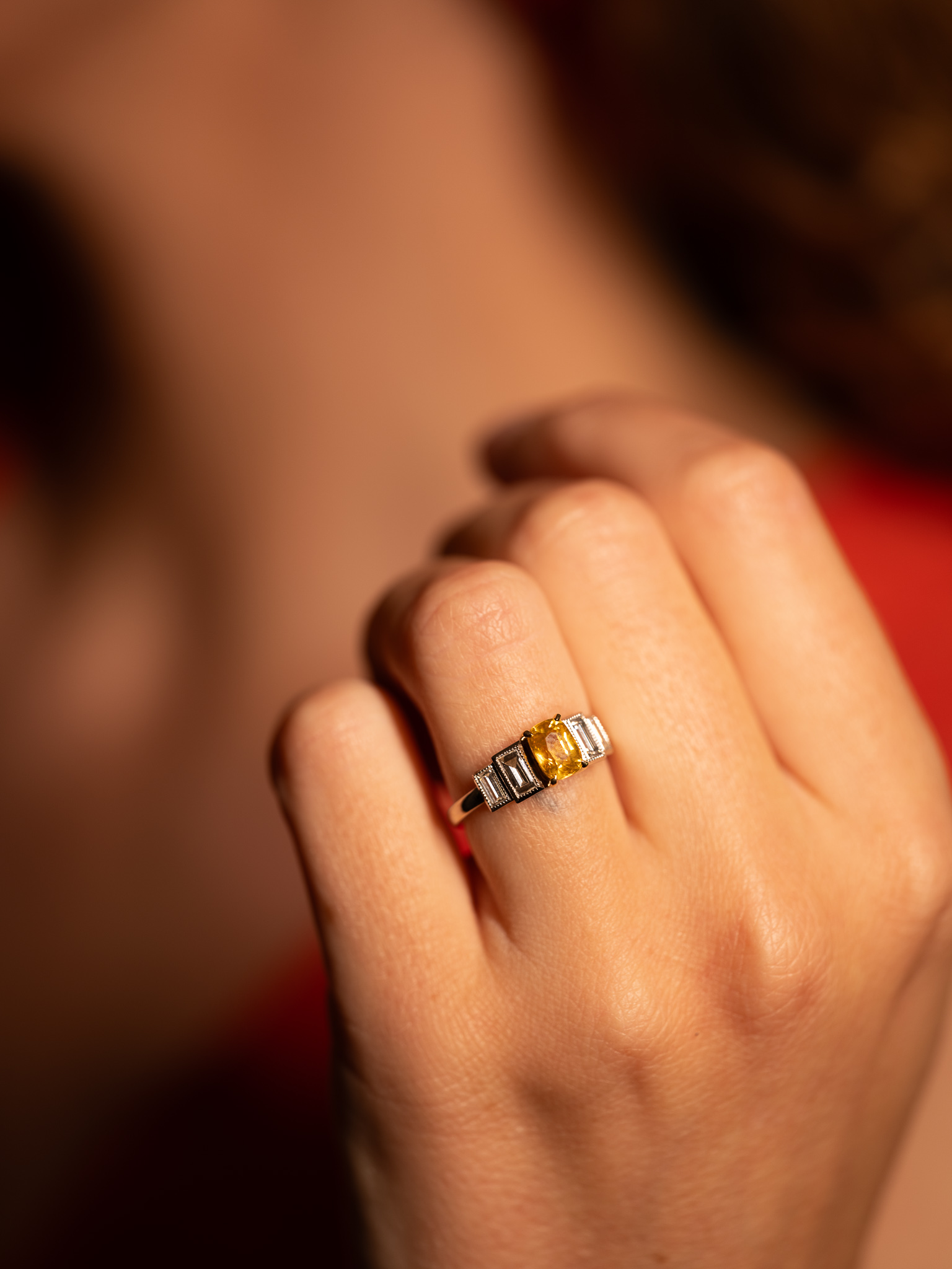 Bague or blanc, saphir jaune et diamants – Oui pour la vie – Image 2