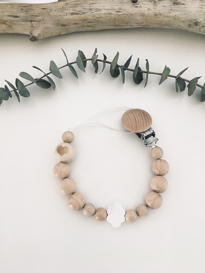 Attache tétine bois