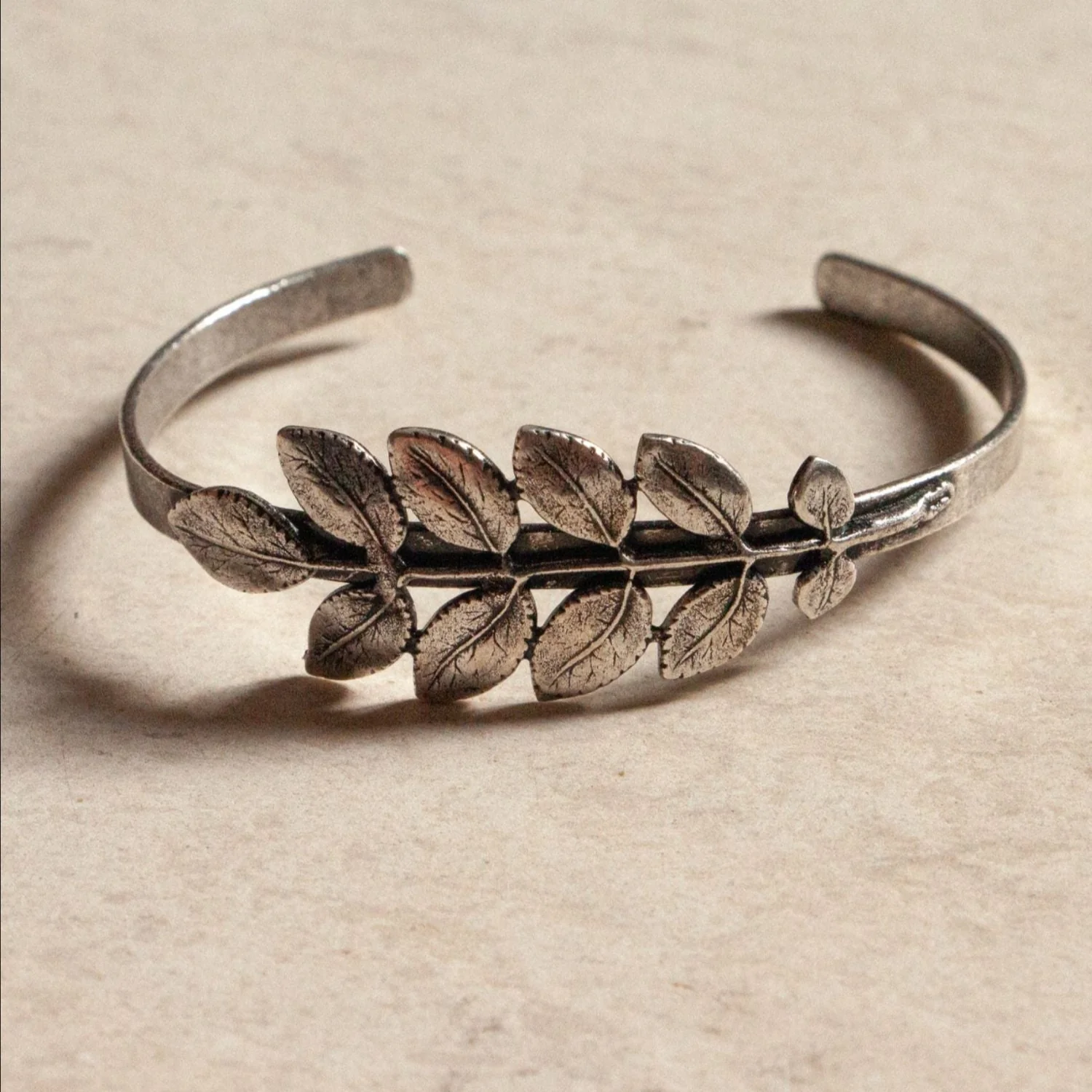 Bracelet Jonc Petit Feuille d'Acacia – Image 3