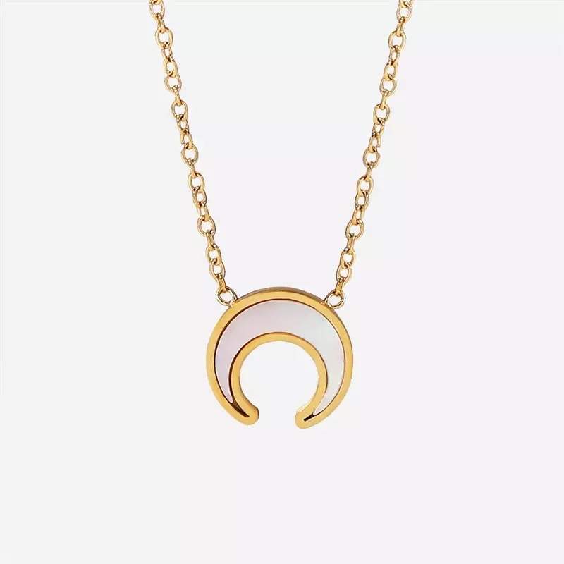 Collier corne lune tendance