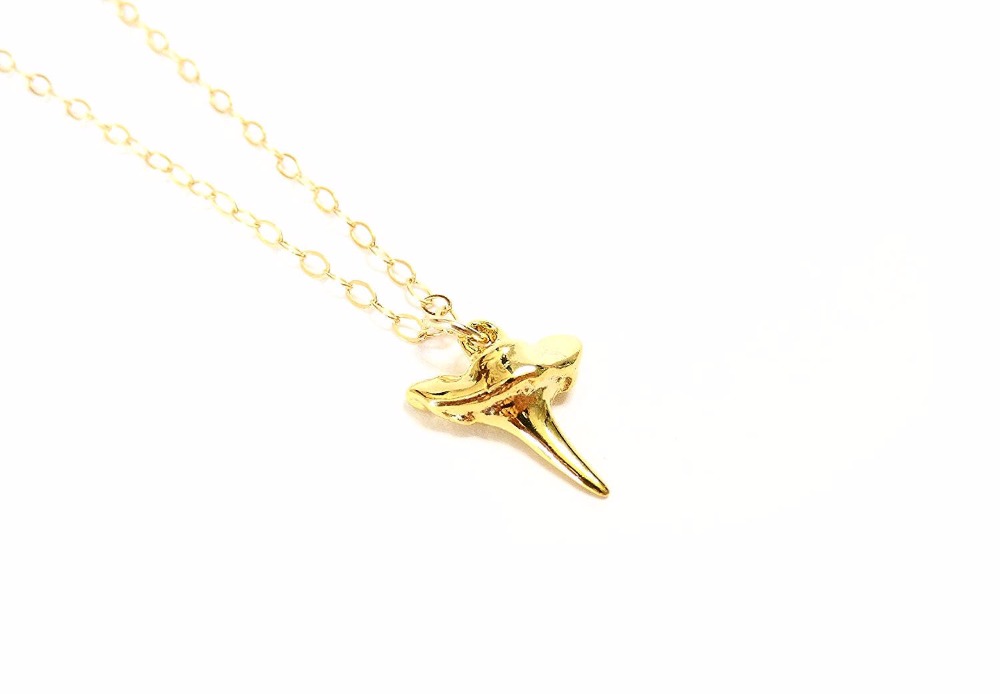 Collier fantaisie dent requin femme – Image 2