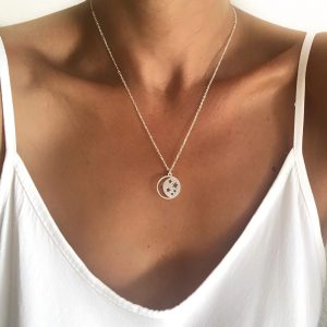 collier fin pendentif médaille