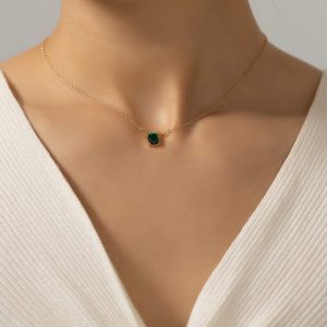 Collier pierre verte doré