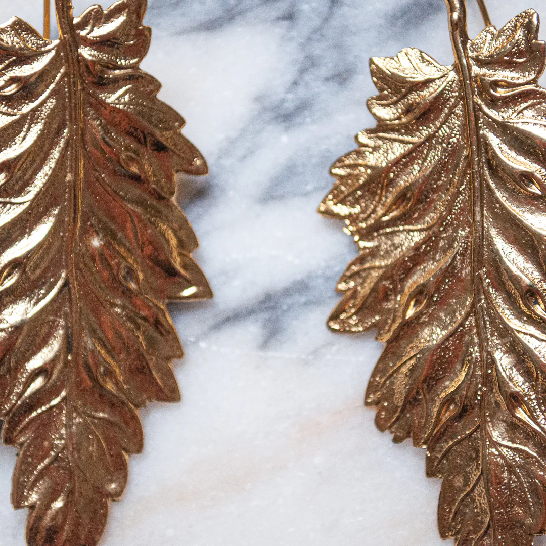 Boucles d'Oreilles Feuille de Bouleau Dorée – Image 4