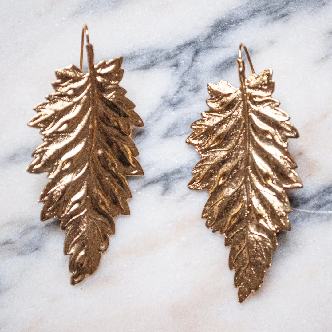Boucles d'Oreilles Feuille de Bouleau Dorée – Image 3