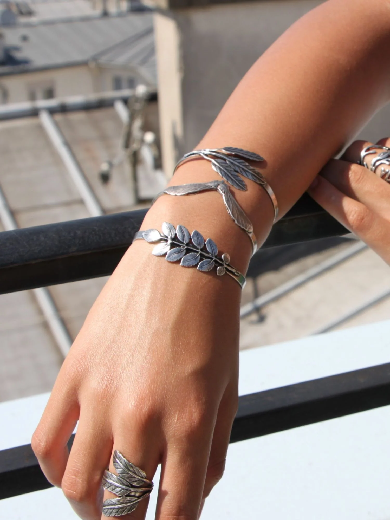 Bracelet Jonc Petit Feuille d'Acacia – Image 2